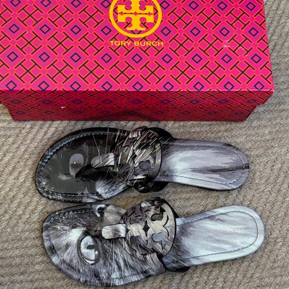 Tory Burch Miller Printed Patent Sandal Cat Portrait Grey Gray - Picture 8 of 15